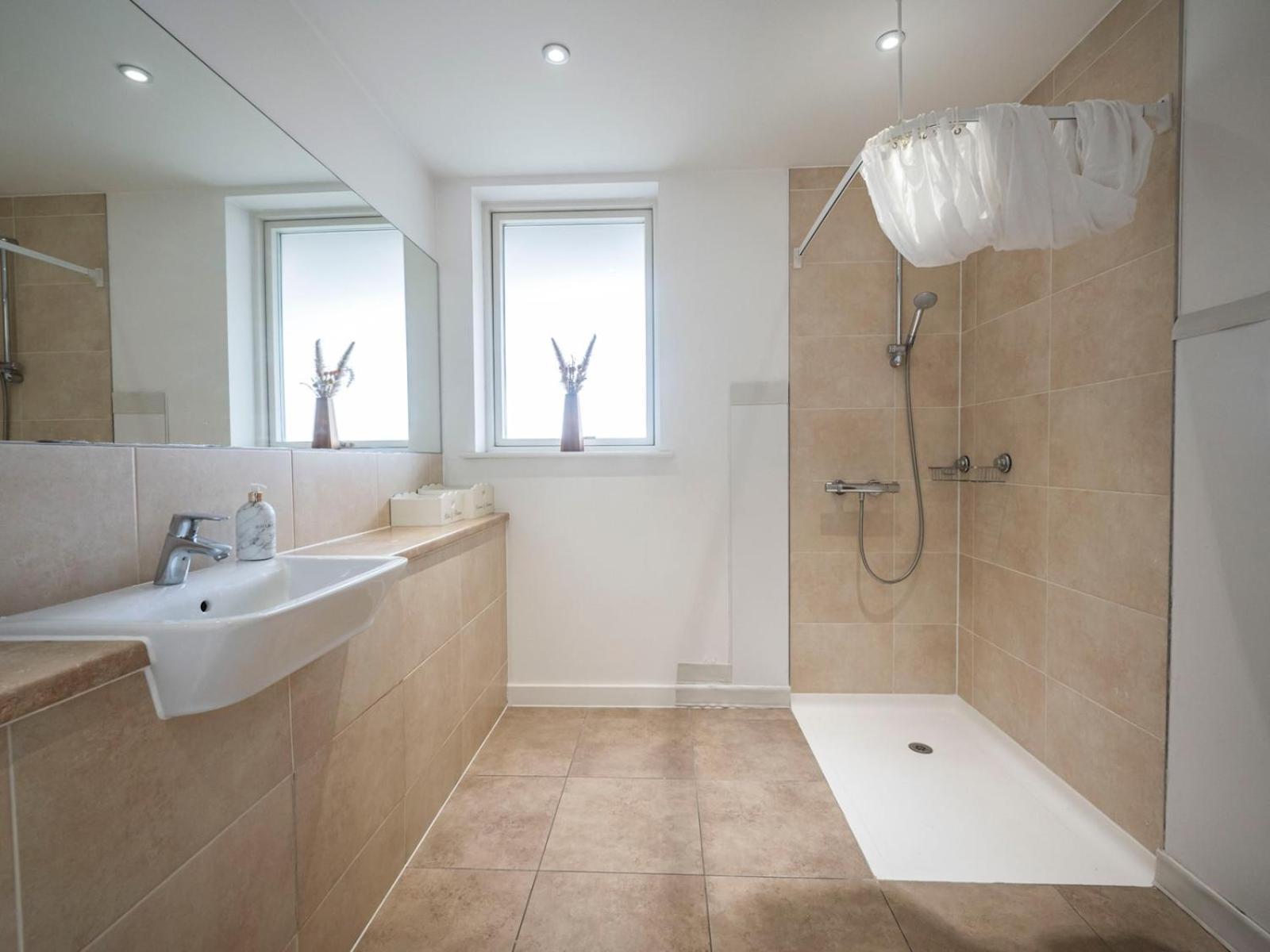 London Apartment Near Tower Bridge And Tube Pass The Keys Exterior foto